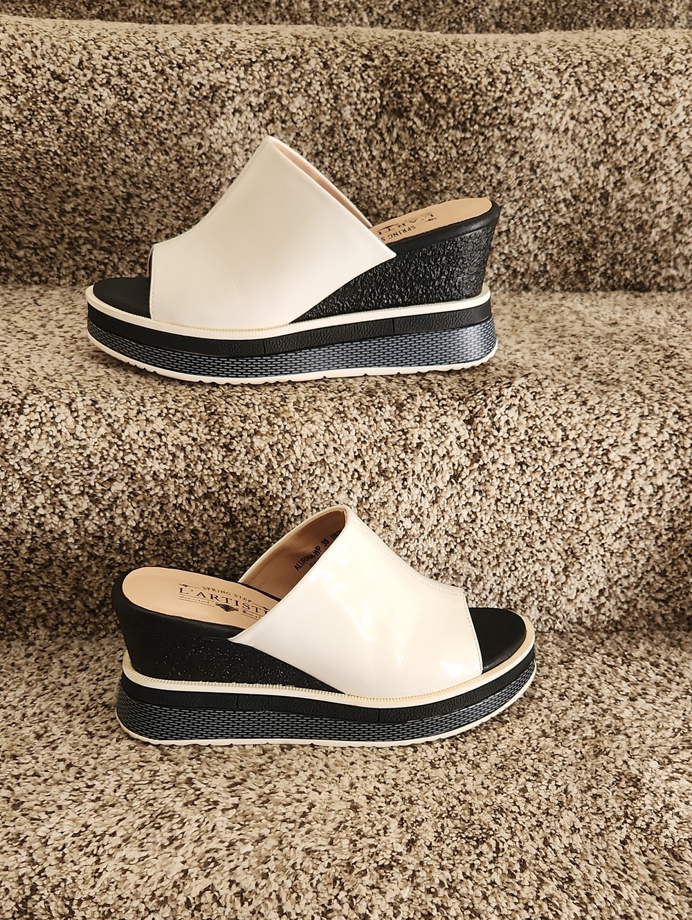 L'Artiste Spring Step White Slide Wedge Sandals for Women - Platform Comfort EUC